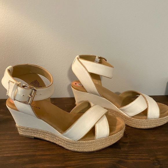 White Mountain Shoes - White Mountain Espadrille Sandals- size 7